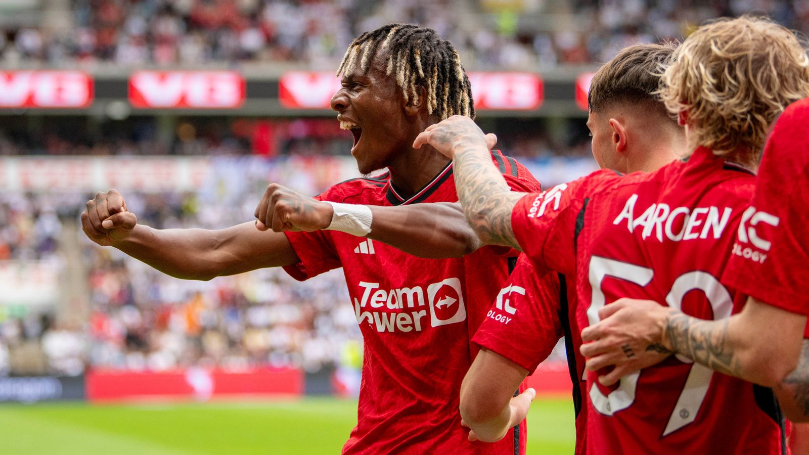 Mason Mount debuts in Manchester United 2-0 win against Leeds