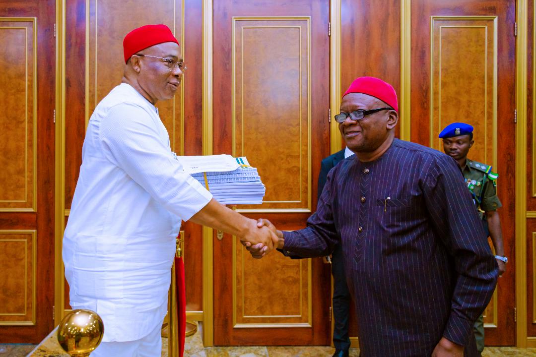 Alvan Ikoku: Committee indicts Okorocha over land grabbing, submits report to Imo governor
